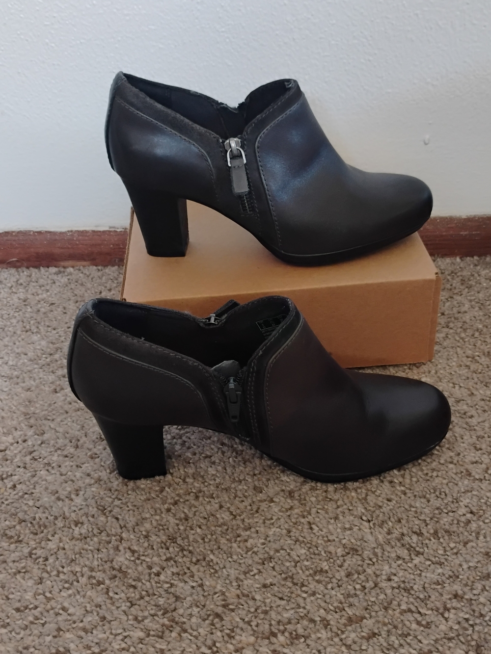 Clark's Women's Black Leather Ankle Booties with Side Zipper